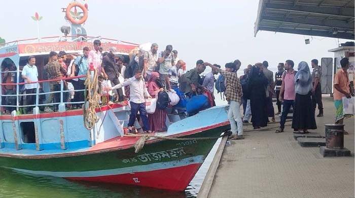 চাপ বাড়লেও ভোগান্তি নেই দৌলতদিয়া ঘাটে